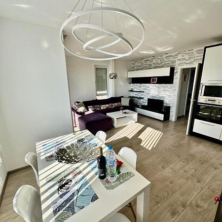 Briz Apartment; 2 Bdr; 6 Guests; Private Parking Varna Extérieur photo